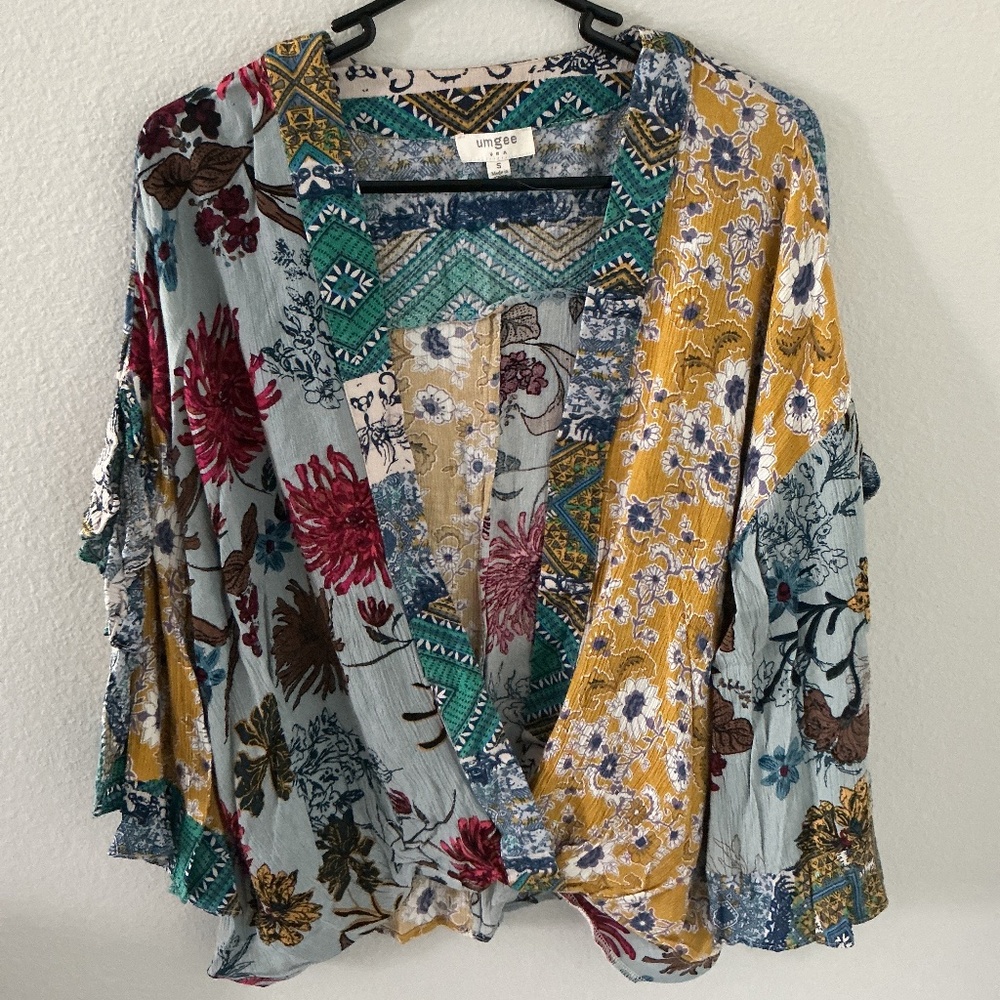 Umgee Boho Bell-Sleeved Floral Patterned Blouse Size Small